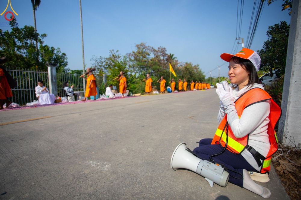 ภาพ No.198879:V.50 สารพัดV สารพัดดี ที่ธรรมยาตรา ในโครงการธรรมยาตรา กตัญญูบูชา มหาปูชนียาจารย์ พระมงคลเทพมุนี(สด จนฺทสโร) พระผู้ปราบมาร อนุสรณ์สถาน 7 แห่ง ปีที่ 13 ระหว่างวันที่ 2-31 มกราคม พ.ศ. 2568