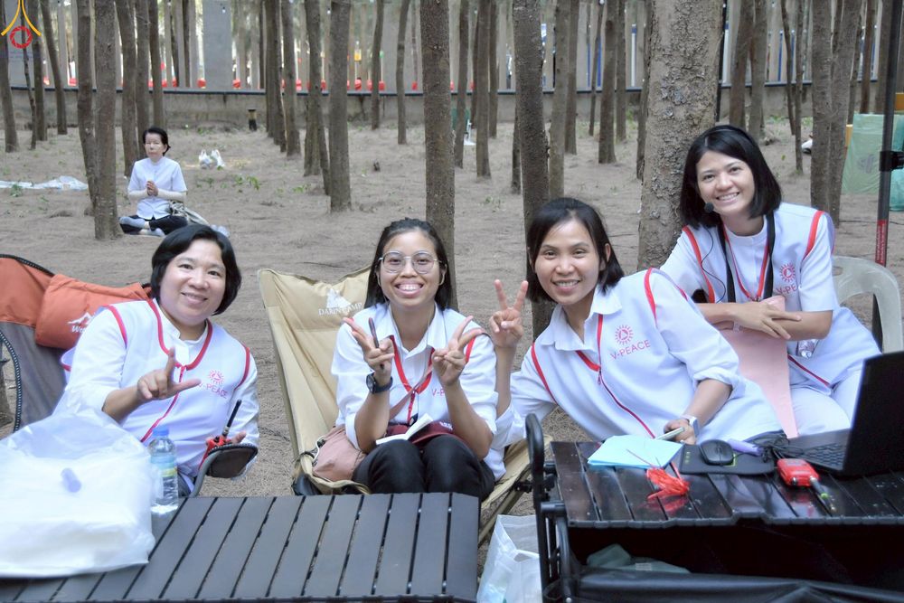 ภาพ No.296247:ภาพเบื้องหลังอาสาสมัครรวมใจ ชุดที่ 2 ในโครงการธรรมยาตรา กตัญญูบูชา มหาปูชนียาจารย์ พระมงคลเทพมุนี(สด จนฺทสโร) พระผู้ปราบมาร อนุสรณ์สถาน 7 แห่ง ปีที่ 14