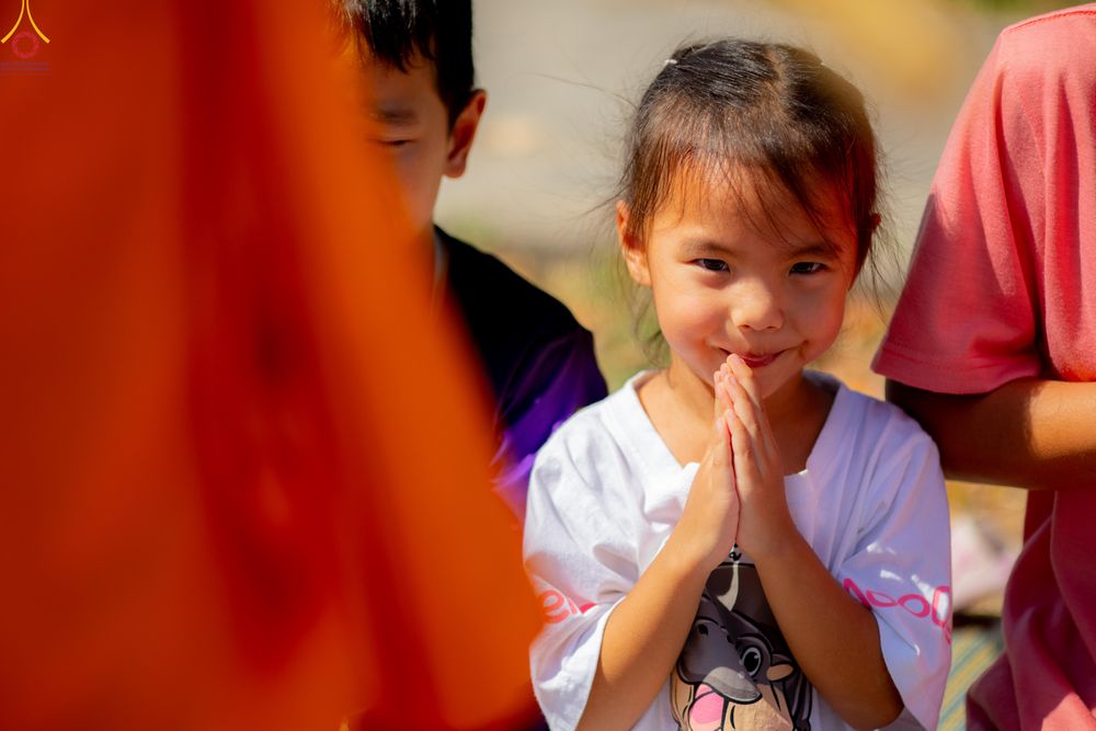 ภาพ No.304214:วันที่ 25 มกราคม พ.ศ. 2569 พิธีต้อนรับพระธรรมยาตรา  รร.สามัคคีราษฏร์บำรุง-วัดพระธรรมกาย ในโครงการธรรมยาตรา กตัญญูบูชา มหาปูชนียาจารย์ พระมงคลเทพมุนี(สด จนฺทสโร) พระผู้ปราบมาร อนุสรณ์สถาน 7 แห่ง ปีที่ 14