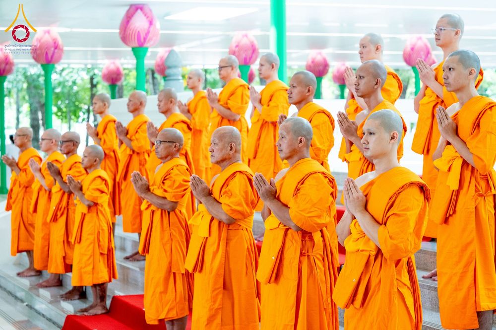 ภาพ No.256353:วันที่ 4 ตุลาคม พ.ศ. 2568 พิธีบรรพชาอุปสมบท  โครงการอุปสมบทหมู่บูชาธรรม 141 ปี  พระมงคลเทพมุนี (สด จนฺทสโร) ณ โบสถ์พระไตรปิฏก วัดพระธรรมกาย จ.ปทุมธานี