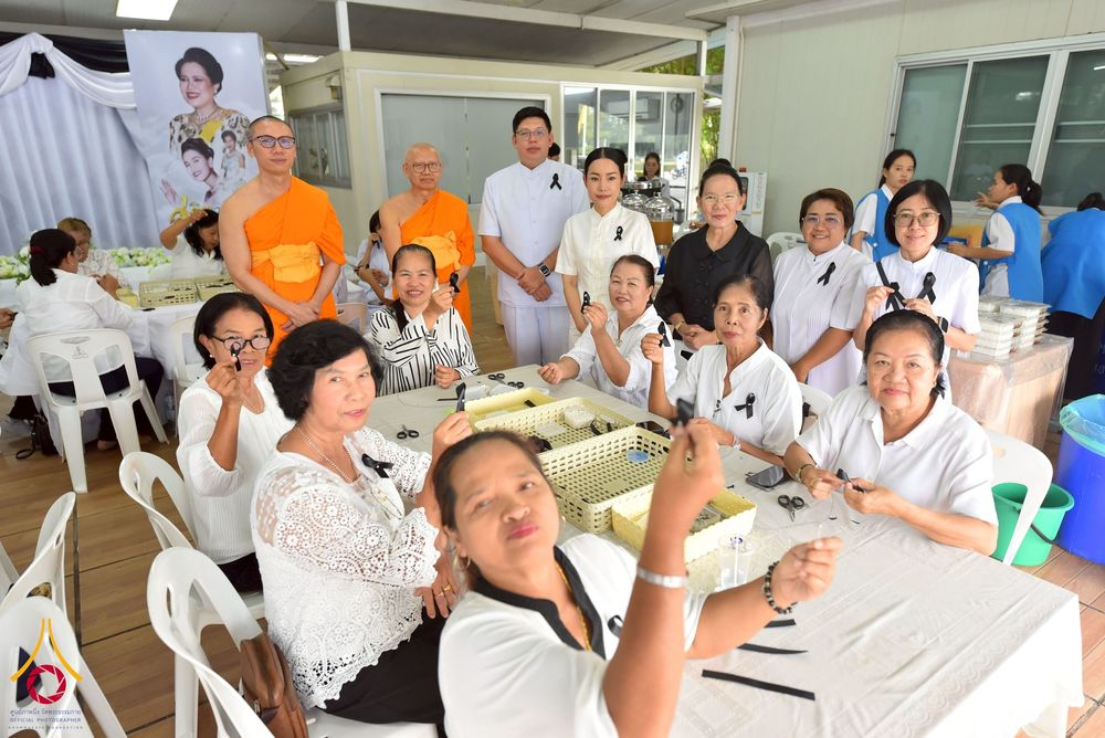 ภาพ No.267659:วันที่ 7 พฤศจิกายน พ.ศ. 2568 พสกนิกรอำเภอคลองหลวง รวมใจบำเพ็ญกุศลปัณรสมวาร (15 วัน) อุทิศถวายเป็นพระราชกุศลแด่ “สมเด็จพระพันปีหลวง” ณ วัดพระธรรมกาย