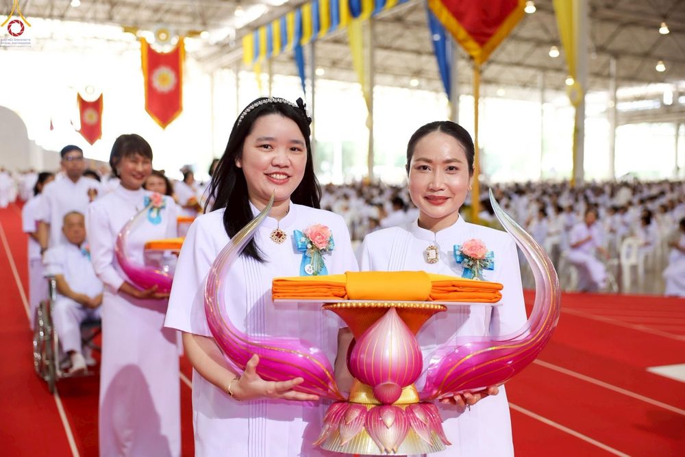 ภาพ No.251657:วันที่ 10 ตุลาคม พ.ศ. 2568 พิธีทอดผ้าป่าสมทบกฐินวัดพระธรรมกาย และสมทบกฐิน 30,000 กว่าวัดทั่วประเทศ ครั้งที่ 3 ณ สภาธรรมกายสากล วัดพระธรรมกาย