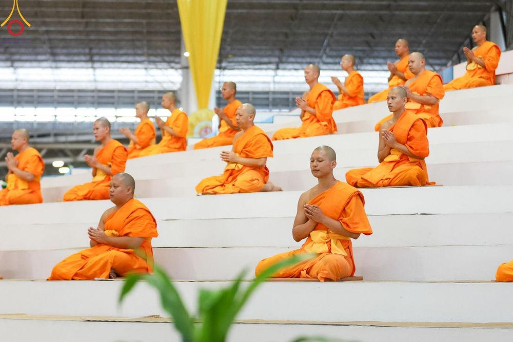 ภาพ No.177675:พิธีตักบาตรและพิธีบูชาข้าวพระ ในวันอาทิตย์ต้นเดือนที่ 1 ธันวาคม พ.ศ. 2567 ณ สภาธรรมกายสากล วัดพระธรรมกาย