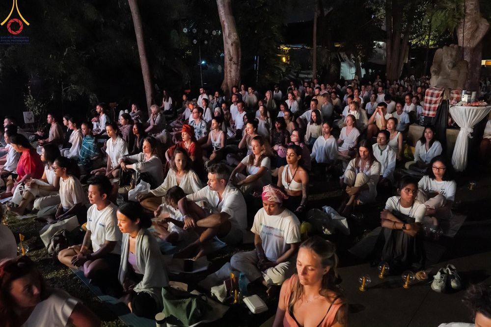ภาพ No.156480:วัดพุทธบาหลีและวัดพระธรรมกาย จัดปฏิบัติธรรมนานาชาติ 1,151 คนจาก 78 ประเทศ ใน "วันสันติภาพสากล" ณ บาหลี อินโดนีเซีย วันเสาร์ที่ 21 กันยายน พ.ศ. 2567 เวลา 16.00-21.00 น. ณ พิพิธภัณฑ์ ARMA เมืองอูบุด จังหวัดบาหลี ประเทศอินโดนีเซีย