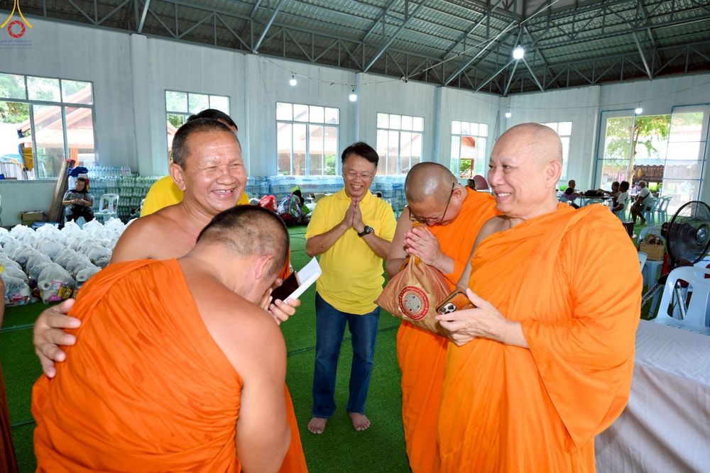 ภาพ No.235497:วันที่ 30-31 กรกฎาคม พ.ศ. 2568 วัดพระธรรมกาย มูลนิธิธรรมกาย ร่วมกับศูนย์ส่งเสริมศีลธรรมจังหวัดสุรินทร์ เปิดศูนย์พักพิงชั่วคราวเพื่อช่วยเหลือประชาชน ผู้อพยพจากเหตุปะทะกันตามแนวชายแดน ไทย-กัมพูชา ตั้งแต่วันที่ 24 กรกฎาคม พ.ศ.2568 เป็นต้นไป