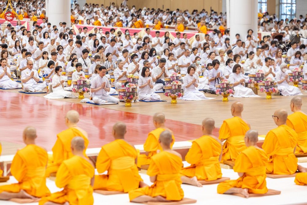 ภาพ No.145334:พิธีถวายผ้าอาบน้ำฝนและประทีปโคมไฟ ณ สภาธรรมกายสากล วัดพระธรรมกาย วันเสาร์ที่ 20 กรกฎาคม พ.ศ. 2567