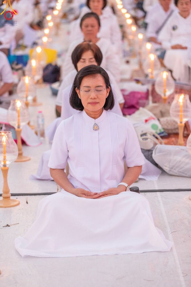 ภาพ No.192735:พิธีจุดประทีปถวายเป็นพุทธบูชา และบูชาธรรมมหาปูชนียาจารย์ ณ อนุสรณ์สถานคลองบางนางแท่น อ.สามพราน จ.นครปฐม ในโครงการธรรมยาตรา กตัญญูบูชา มหาปูชนียาจารย์ พระมงคลเทพมุนี(สด จนฺทสโร) พระผู้ปราบมาร อนุสรณ์สถาน 7 แห่ง ปีที่ 13 วันที่ 10 มกราคม พ.ศ. 2568