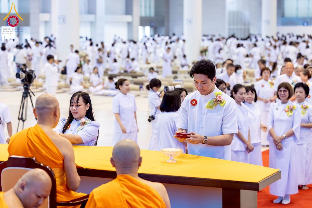 ภาพ No.264393:วันอาทิตย์ที่ 2 พฤศจิกายน พ.ศ. 2568 พิธีบูชาข้าวพระ ณ สภาธรรมกายสากล วัดพระธรรมกาย