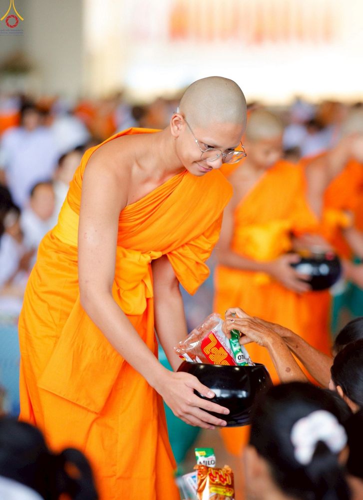 ภาพ No.263967:วันอาทิตย์ที่ 2 พฤศจิกายน พ.ศ. 2568 พิธีตักบาตรอาทิตย์ต้นเดือน ณ บ้านแก้วเรือนทองคุณยายฯ วัดพระธรรมกาย