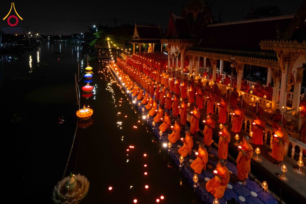 ภาพ No.297475:วันที่ 16 มกราคม พ.ศ. 2569 พิธีลอยประทีปธรรมถวายเป็นพุทธบูชา และบูชาธรรมมหาปูชนียาจารย์  ณ วัดโบสถ์บน ต.บางคูเวียง จ.นนทบุรี อนุสรณ์สถานลำดับที่ 4 สถานที่เกิดด้วยกายธรรม ในโครงการธรรมยาตรา กตัญญูบูชา มหาปูชนียาจารย์ พระมงคลเทพมุนี(สด จนฺทสโร) พระผู้ปราบม