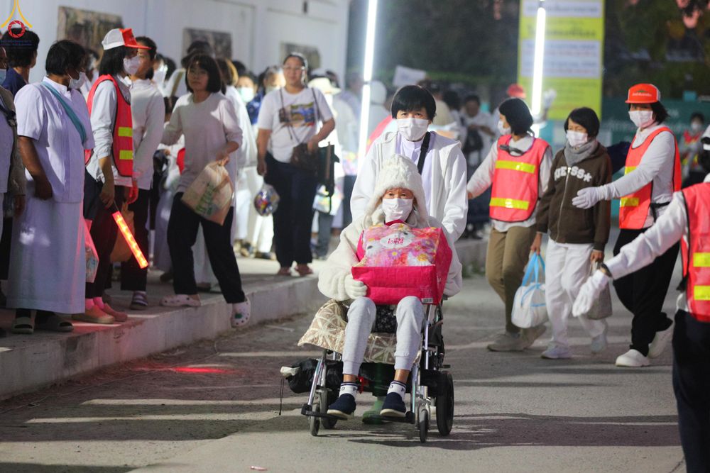 ภาพ No.294315:วันที่ 14 มกราคม พ.ศ. 2569 พิธีตักบาตรพระธรรมยาตรา ณ วัดสองพี่น้อง ต.ต้นตาล อ.สองพี่น้อง จ.สุพรรณบุรี ในโครงการธรรมยาตรา กตัญญูบูชา มหาปูชนียาจารย์ พระมงคลเทพมุนี(สด จนฺทสโร) พระผู้ปราบมาร อนุสรณ์สถาน 7 แห่ง ปีที่ 14