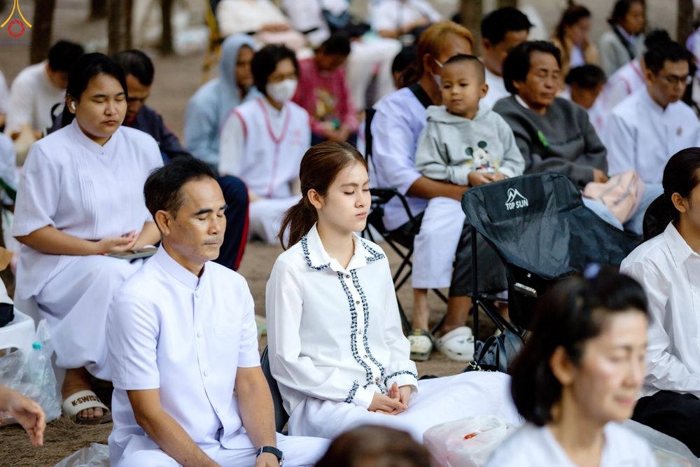 ภาพ No.289202:วันที่ 7 มกราคม พ.ศ. 2569 พิธีตักบาตรพระธรรมยาตรา ณ อนุสรณ์สถานลำดับที่ 1 สถานที่เกิดด้วยรูปกายเนื้อ อนุสรณ์สถานมหาวิหารพระมงคลเทพมุนี (โลตัสแลนด์) อ.สองพี่น้อง จ.สุพรรณบุรี ในโครงการธรรมยาตรา กตัญญูบูชา มหาปูชนียาจารย์ พระมงคลเทพมุนี(สด จนฺทสโร) พระผู้ป