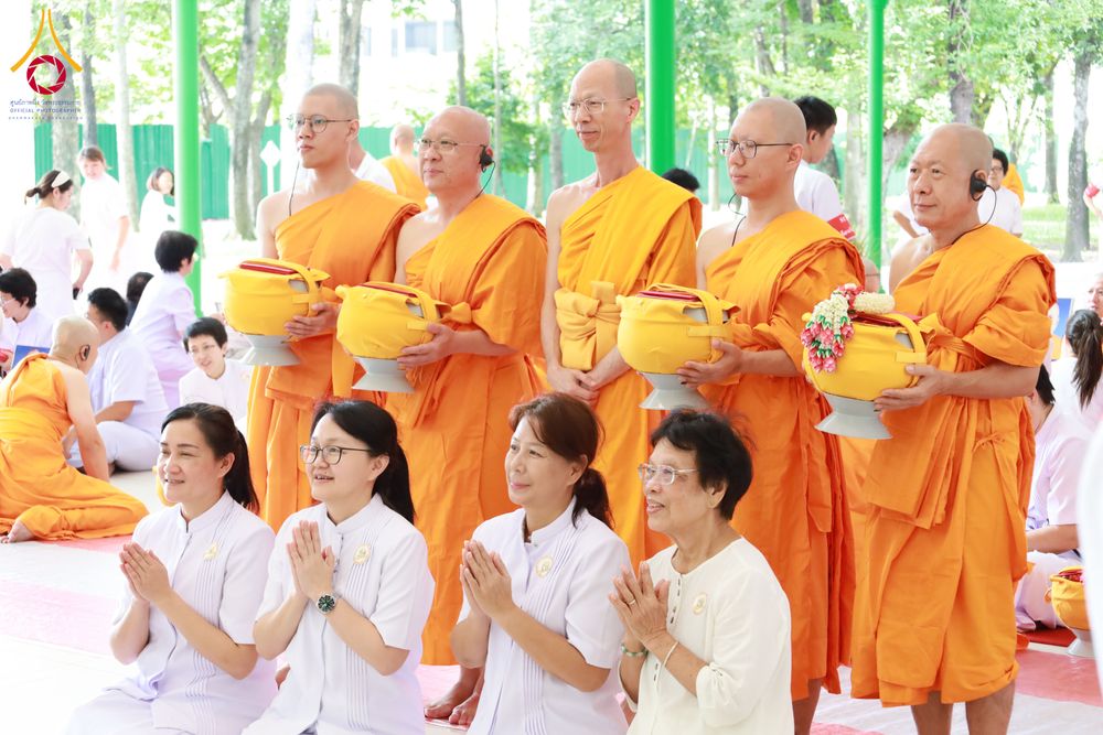 ภาพ No.286666:วันเสาร์ที่ 12 กรกฏาคม พ.ศ.2568 พิธีบรรพชาอุปสมบท  โครงการบรรพชาอุปสมบทหมู่ ธรรมทายาทนานาชาติ(ภาคภาษาจีน), โครงการบรรพชาสามเณร โรงเรียนนานาชาติ รุ่นที 14