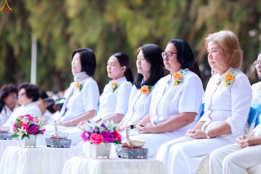 ภาพ No.289210:วันที่ 7 มกราคม พ.ศ. 2569 พิธีตักบาตรพระธรรมยาตรา ณ อนุสรณ์สถานลำดับที่ 1 สถานที่เกิดด้วยรูปกายเนื้อ อนุสรณ์สถานมหาวิหารพระมงคลเทพมุนี (โลตัสแลนด์) อ.สองพี่น้อง จ.สุพรรณบุรี ในโครงการธรรมยาตรา กตัญญูบูชา มหาปูชนียาจารย์ พระมงคลเทพมุนี(สด จนฺทสโร) พระผู้ป