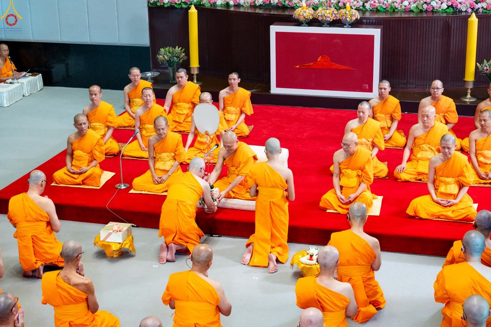 ภาพ No.338843:วันที่ 11 กรกฎาคม พศ.2569 พิธีบรรพชาอุปสมบท โครงการอุปสมบทหมู่ธรรมทายาทนานาชาติ  IDOP รุ่นที่ 21 (ภาษาจีน)  จากประเทศจีน มาเลเซีย สิงคโปร์ และไต้หวัน , โครงการบรรพชาสามเณรโรงเรียนนานาชาติ รุ่นที่ 15