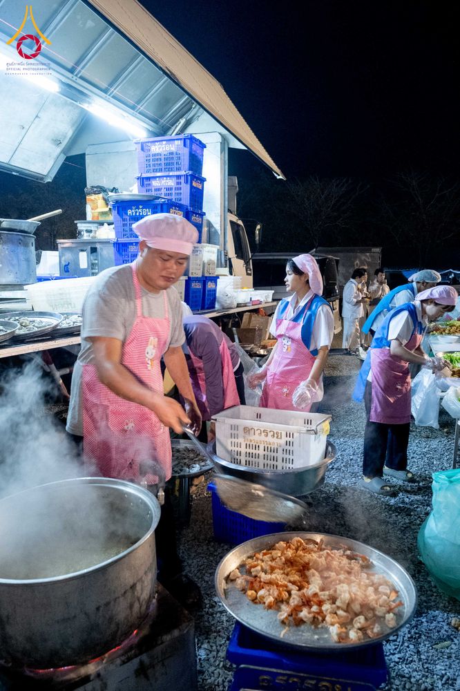 ภาพ No.301725:วันที่ 24 มกราคม พ.ศ. 2569 พิธีถวายภัตตาหารเป็นสังฆทาน แด่พระธรรมยาตรา ณ อนุสรณ์สถานบางปลา วัดบางปลา อำเภอบางเลน จังหวัดนครปฐม ในโครงการธรรมยาตรา กตัญญูบูชา มหาปูชนียาจารย์ พระมงคลเทพมุนี(สด จนฺทสโร) พระผู้ปราบมาร อนุสรณ์สถาน 7 แห่ง ปีที่ 14