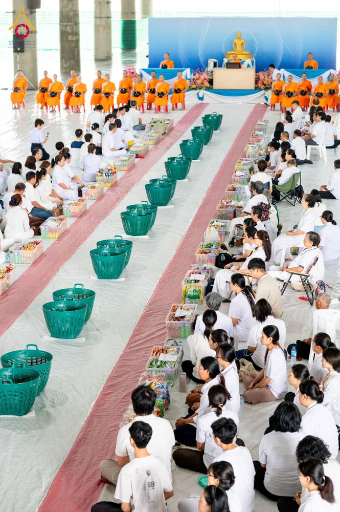 ภาพ No.336067:วันที่ 20 มิถุนายน พ.ศ. 2569 พิธีตักบาตรฉลองพระใหม่ โครงการอุปสมบทธรรมทายาทอุดมศึกษา รุ่นที่ 53