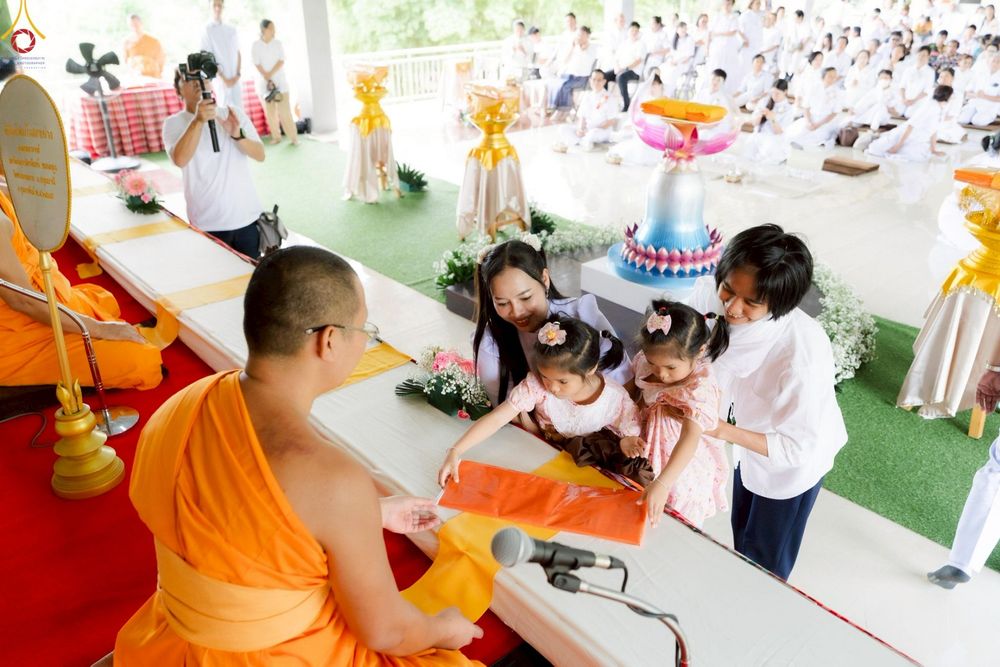 ภาพ No.234311:พิธีมุทิตาสักการะ "พระสิริรัตนเมธี" เจ้าคณะจังหวัดเลย ,พิธีถวายไทยธรรม ๙ วัด และพิธีทอดผ้าป่าเพื่อสร้างทุกสิ่ง  ในวาระทำบุญครบรอบ ๑๐ ปี ณ ศูนย์ปฏิบัติธรรมแก้วภูเรือ อ.ภูเรือ จ.เลย