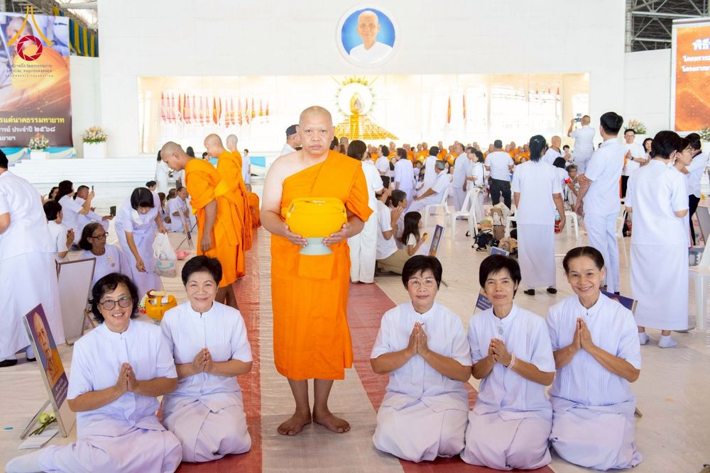 ภาพ No.277824:วันเสาร์ที่ 6 ธันวาคม พ.ศ. 2568 พิธีบรรพชาอุปสมบทและพิธีถวายบาตร โครงการอุปสมบทบูชาธรรมมหาปูชนียาจารย์ ประจำปี พ.ศ.2568 โครงการบวชพระนานาชาติ AEC และ WAB รุ่น CEO (นักบริหาร) รุ่นที่ 5 ณ มหาธรรมกายเจดีย์ วัดพระธรรมกาย