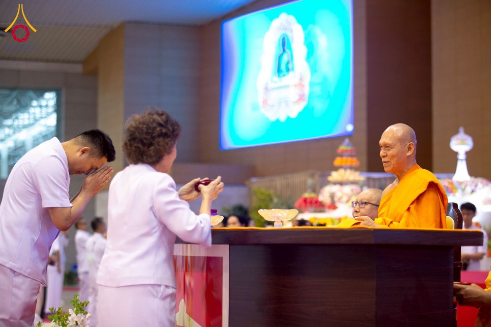 ภาพ No.264392:วันอาทิตย์ที่ 2 พฤศจิกายน พ.ศ. 2568 พิธีบูชาข้าวพระ ณ สภาธรรมกายสากล วัดพระธรรมกาย