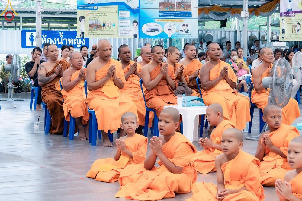 ภาพ No.133541:พิธีขอขมารับผ้าไตร, พิธีบรรพชาสามเณร, สามเณรออกบิณฑบาต ในโครงการบรรพชาสามเณร ฟื้นฟูพระพุทธศาสนาทั่วไทย  ณ ศูนย์ปฏิบัติธรรม และอบรมเยาวชนเมืองยะลา วันที่ 3 เมษายน พ.ศ. 2567