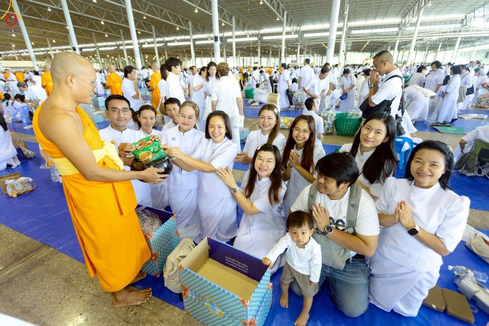 ภาพ No.263966:วันอาทิตย์ที่ 2 พฤศจิกายน พ.ศ. 2568 พิธีตักบาตรอาทิตย์ต้นเดือน ณ บ้านแก้วเรือนทองคุณยายฯ วัดพระธรรมกาย