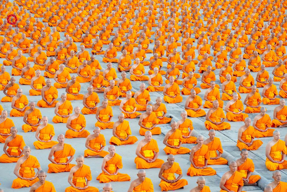 ภาพ No.285193:วันจันทร์ที่ 15 ธันวาคม พ.ศ.2568  บันทึกภาพหมู่ประวัติศาสตร์ โครงการบรรพชาอุปสมบทหมู่  รุ่นบูชาธรรมมหาปูชนียาจารย์ ประจำปี 2568 ณ ลานธรรมมหาธรรมกายเจดีย์ วัดพระธรรมกาย