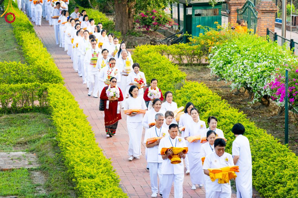 ภาพ No.314068:วันจันทร์ที่ 16 มีนาคม พ.ศ. 2569 พิธีเวียนเทียนประทักษิณ และพิธีบรรพชาสามเณร 500 รูป ณ วิหารมายาเทวี ประเทศเนปาล