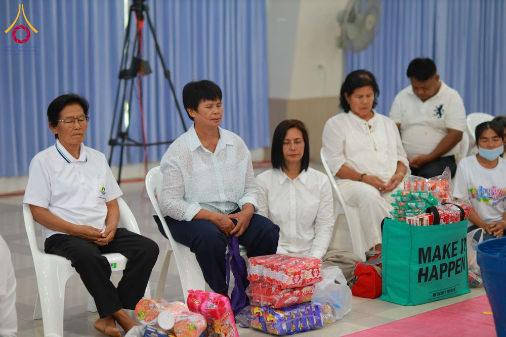 ภาพ No.321825:วันที่ 12 เมษายน พ.ศ.2569 ตักบาตรสงกรานต์ฉลองสามเณรใหม่  ณ ศูนย์ปฏิบัติธรรมระยอง(บ้านช่องลม)