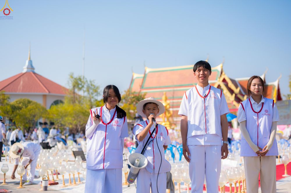 ภาพ No.300630:ภาพเบื้องหลังอาสาสมัครรวมใจ ชุดที่ 3 ในโครงการธรรมยาตรา กตัญญูบูชา มหาปูชนียาจารย์ พระมงคลเทพมุนี(สด จนฺทสโร) พระผู้ปราบมาร อนุสรณ์สถาน 7 แห่ง ปีที่ 14