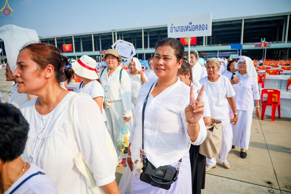 ภาพ No.324468:วันที่ 22 เมษายน พ.ศ.2569 (วันคุ้มครองโลก) งานถวายมหาสังฆทาน 40,000 กว่าวัดทั่วประเทศ บรรยากาศพระสังฆาธิการและสาธุชน  เดินทางเข้าลานธรรม วัดพระธรรมกาย