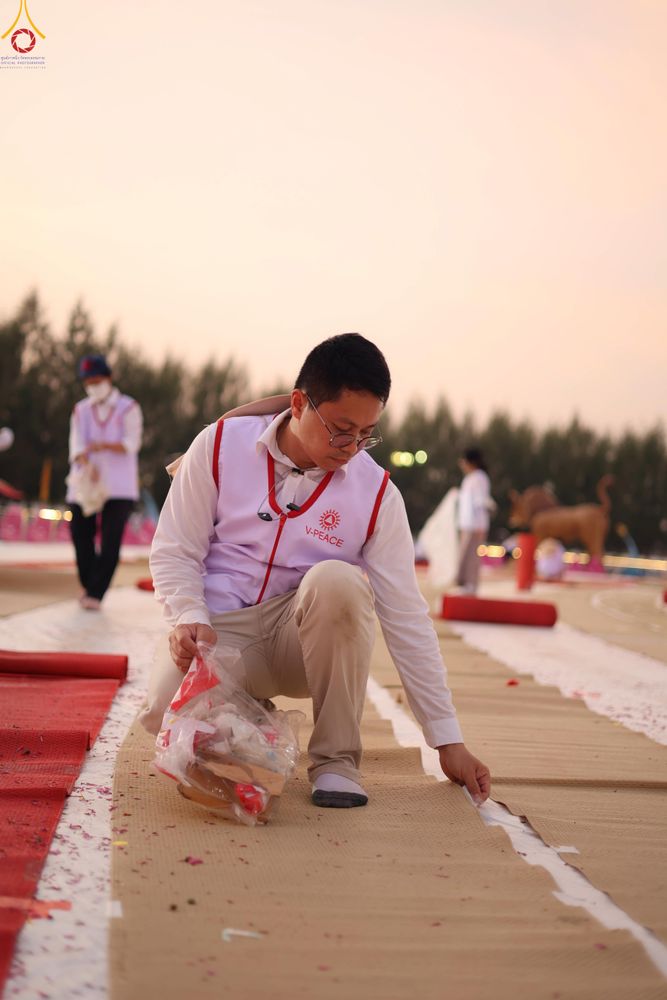 ภาพ No.306585:ภาพเบื้องหลังอาสาสมัครรวมใจ ชุดที่ 5 ในโครงการธรรมยาตรา กตัญญูบูชา มหาปูชนียาจารย์ พระมงคลเทพมุนี(สด จนฺทสโร) พระผู้ปราบมาร อนุสรณ์สถาน 7 แห่ง ปีที่ 14