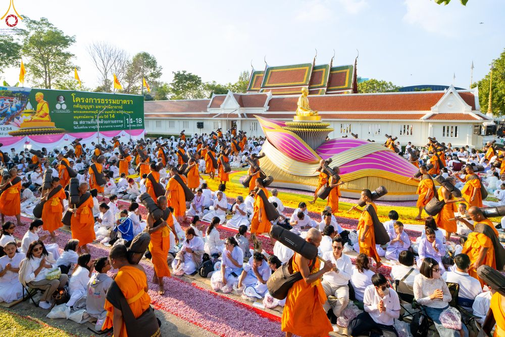 ภาพ No.295344:วันที่ 16 มกราคม พ.ศ. 2569 พิธีต้อนรับพระธรรมยาตรา อนุสรณ์สถานลำดับที่ 4 (ภาพชุดที่ 2) สถานที่เกิดด้วยกายธรรม ณ วัดโบสถ์บน ต.บางคูเวียง จ.นนทบุรี ในโครงการธรรมยาตรา กตัญญูบูชา มหาปูชนียาจารย์ พระมงคลเทพมุนี(สด จนฺทสโร) พระผู้ปราบมาร อนุสรณ์สถาน 7 แห่ง ปี