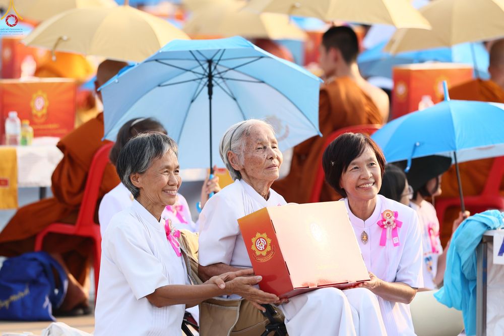 ภาพ No.323982:วันที่ 22 เมษายน พ.ศ.2569 (วันคุ้มครองโลก) พิธีถวายมหาสังฆทาน 40,000 กว่าวัดทั่วประเทศ ณ ลานธรรม พระมหาธรรมกายเจดีย์ วัดพระธรรมกาย