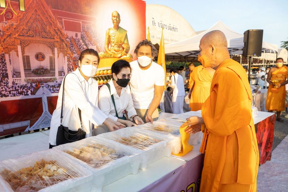 ภาพ No.72938:พิธีถวายภัตตาหารเป็นสังฆทาน แด่คณะพระธรรมยาตราฯ ในโครงการธรรมยาตรากตัญญูบูชา มหาปูชนียาจารย์ พระมงคลเทพมุนี(สด จนฺทสโร) พระผู้ปราบมาร อนุสรณ์สถาน 7 แห่ง ปีที่ 11 วันที่ 20 มกราคม พ.ศ. 2566