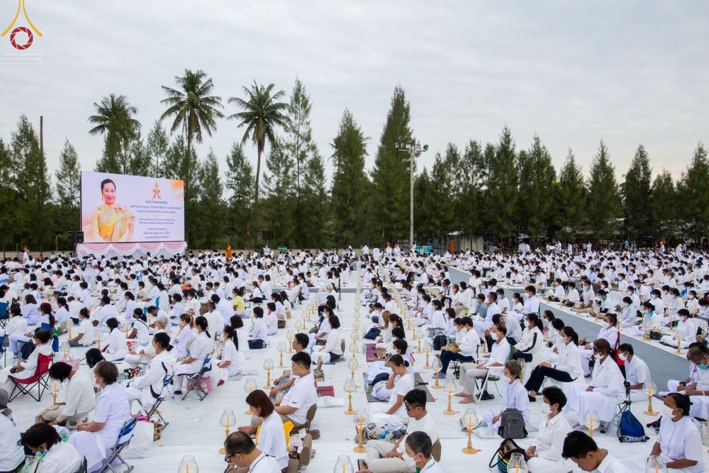 ภาพ No.70203:พิธีจุดประทีปถวายเป็นพุทธบูชา และบูชาธรรมมหาปูชนียาจารย์ ในโครงการธรรมยาตรากตัญญูบูชา มหาปูชนียาจารย์ พระมงคลเทพมุนี(สด จนฺทสโร) พระผู้ปราบมาร ปีที่ 11 ณ อนุสรณ์สถานลำดับที่ 2 สถานที่ตั้งมโนปณิธานบวชตลอดชีวิต อนุสรณ์สถานคลองบางนางแท่น อ.สามพราน จ.นครปฐม 