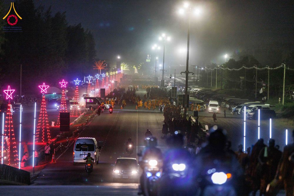 ภาพ No.324542:วันที่ 22 เมษายน พ.ศ.2569 (วันคุ้มครองโลก) บรรยากาศพระสังฆาธิการและสาธุชน การเดินทางกลับ งานถวายมหาสังฆทาน 40,000 กว่าวัดทั่วประเทศ วัดพระธรรมกาย