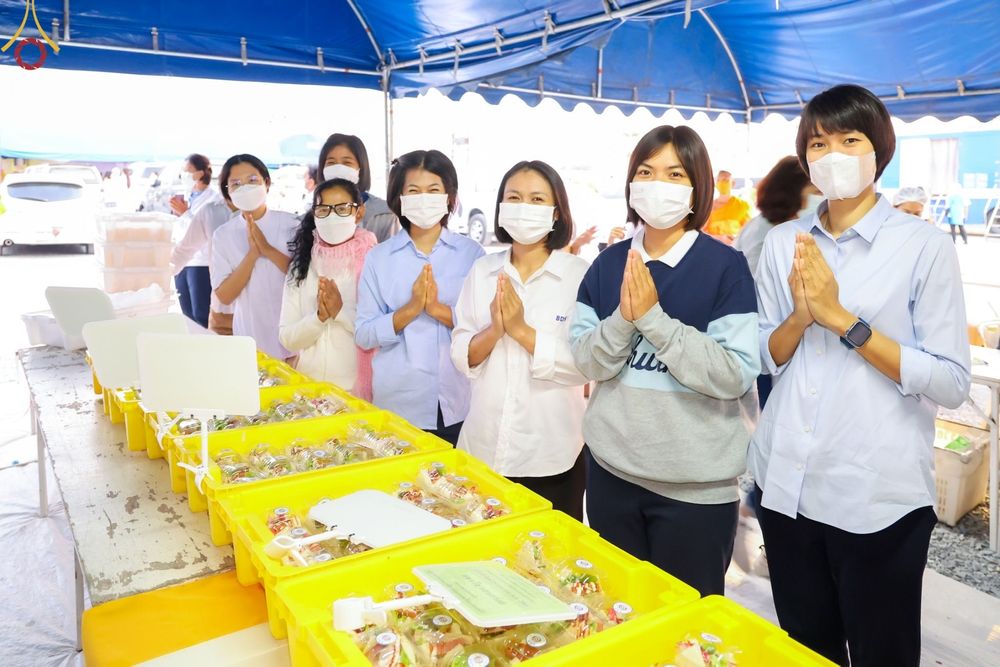 ภาพ No.74136:พิธีถวายภัตตาหารเป็นสังฆทาน แด่คณะพระธรรมยาตราฯ ในโครงการธรรมยาตรากตัญญูบูชา มหาปูชนียาจารย์ พระมงคลเทพมุนี(สด จนฺทสโร) พระผู้ปราบมาร อนุสรณ์สถาน 7 แห่ง ปีที่ 11 วันที่ 25 มกราคม พ.ศ. 2566