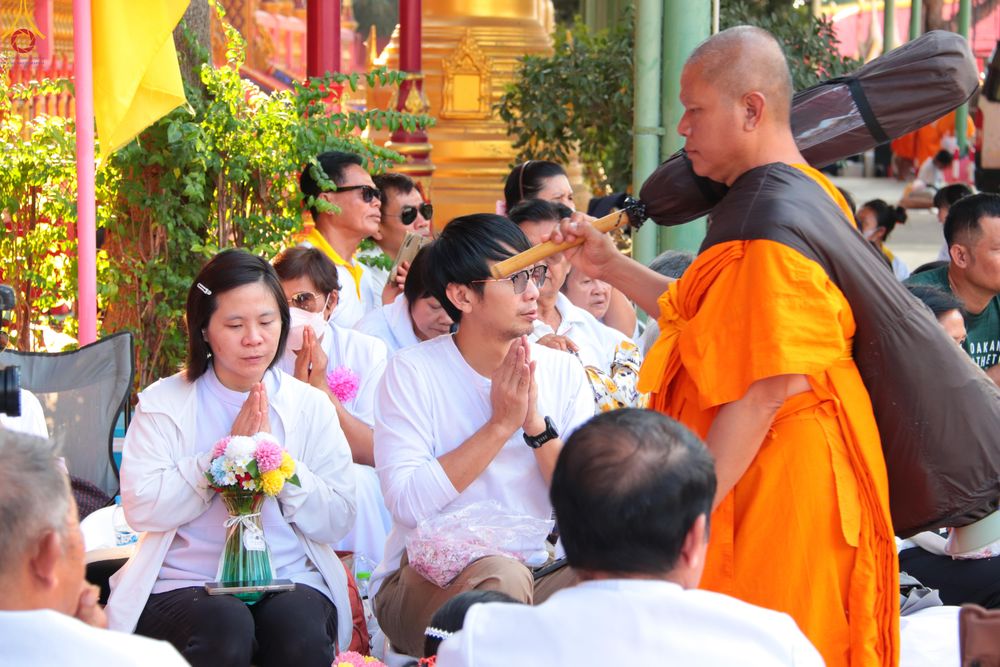 ภาพ No.295095:วันที่ 14 มกราคม พ.ศ. 2569 พิธีต้อนรับพระธรรมยาตรา อนุสรณ์สถานลำดับที่ 4  สถานที่เกิดด้วยกายธรรม ณ วัดโบสถ์บน ต.บางคูเวียง จ.นนทบุรี ในโครงการธรรมยาตรา กตัญญูบูชา มหาปูชนียาจารย์ พระมงคลเทพมุนี(สด จนฺทสโร) พระผู้ปราบมาร อนุสรณ์สถาน 7 แห่ง ปีที่ 14