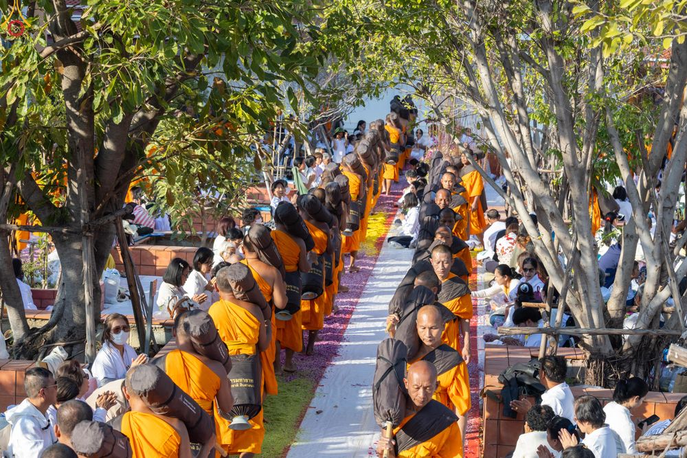 ภาพ No.292988:วันที่ 11 มกราคม พ.ศ. 2569 พิธีต้อนรับพระธรรมยาตรา ณ อนุสรณ์สถานลำดับที่ 3 (ภาพชุดที่ 2) สถานที่เกิดในเพศสมณะ วัดสองพี่น้อง อำเภอสองพี่น้อง จังหวัดสุพรรณบุรี ในโครงการธรรมยาตรา กตัญญูบูชา มหาปูชนียาจารย์ พระมงคลเทพมุนี(สด จนฺทสโร) พระผู้ปราบมาร อนุสรณ์สถ