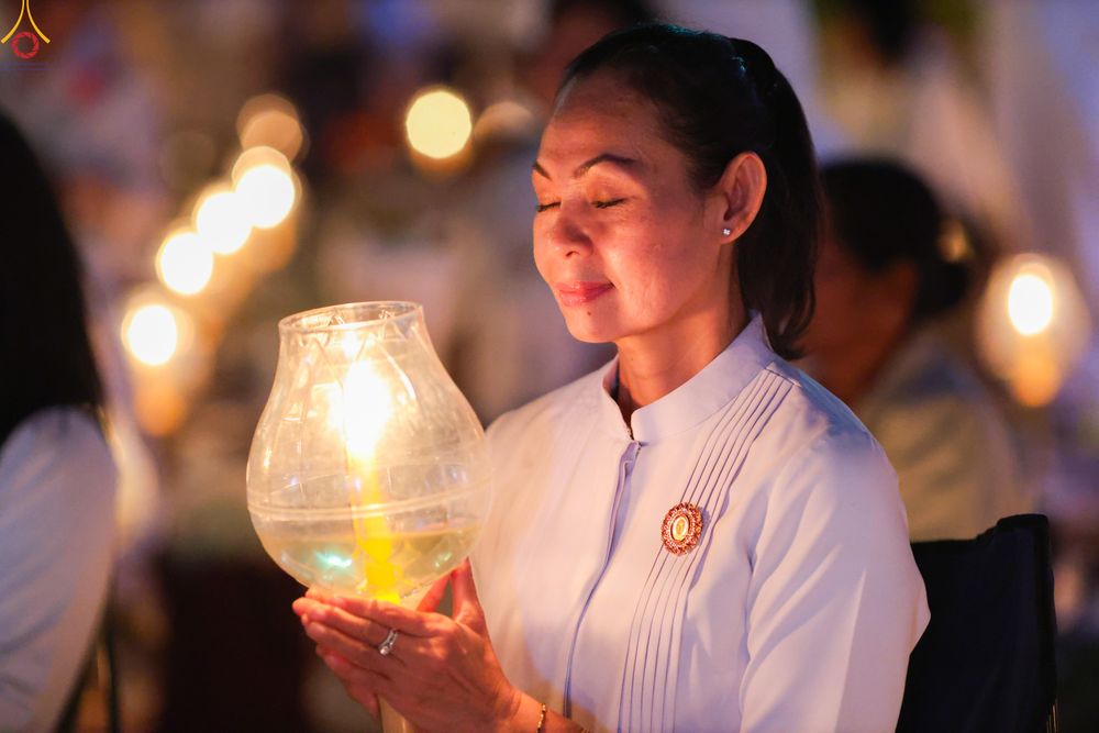 ภาพ No.294145:วันที่ 13 มกราคม พ.ศ. 2569 พิธีจุดประทีปถวายเป็นพุทธบูชา และบูชาธรรมมหาปูชนียาจารย์  (ภาพชุดที่ 2) ณ วัดสองพี่น้อง ต.ต้นตาล อ.สองพี่น้อง จ.สุพรรณบุรี ในโครงการธรรมยาตรา กตัญญูบูชา มหาปูชนียาจารย์ พระมงคลเทพมุนี(สด จนฺทสโร) พระผู้ปราบมาร อนุสรณ์สถาน 7 แห่