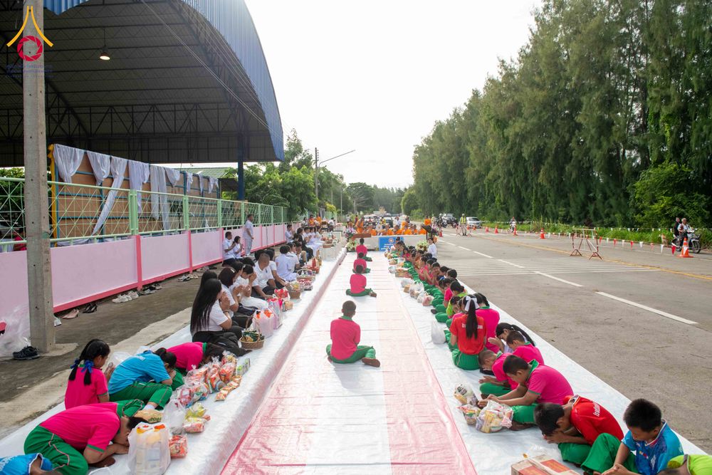 ภาพ No.342562:วันที่ 5 สิงหาคม พ.ศ. 2569  กิจกรรมตักบาตรโครงการรักความดี เพื่อเผยแผ่งานพระพุทธศาสนา  ศูนย์คมนาคม วัดพระธรรมกาย ณ โรงเรียนสังข์อ่ำ อ.คลองหลวง จ.ปทุมธานี