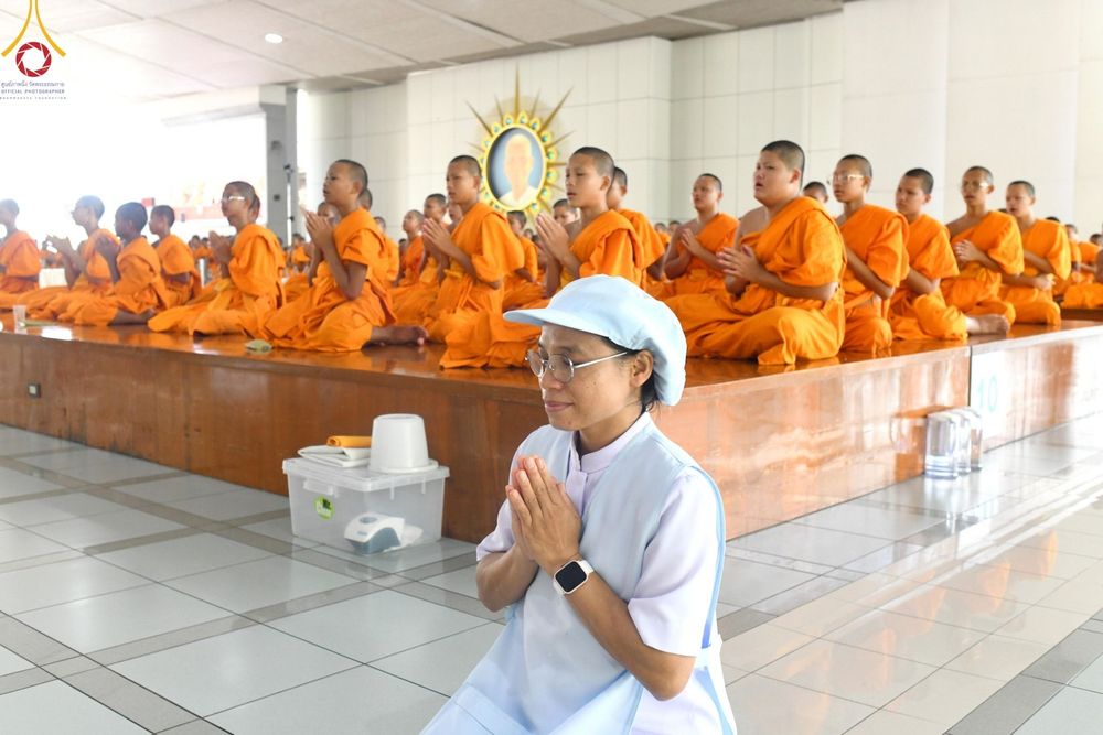 ภาพ No.165841:พิธีถวายภัตตาหารเมนูสวรรค์ วันที่ 26 ตุลาคม พ.ศ. 2567 ณ หอฉันคุณยายอาจารย์ฯ วัดพระธรรมกาย