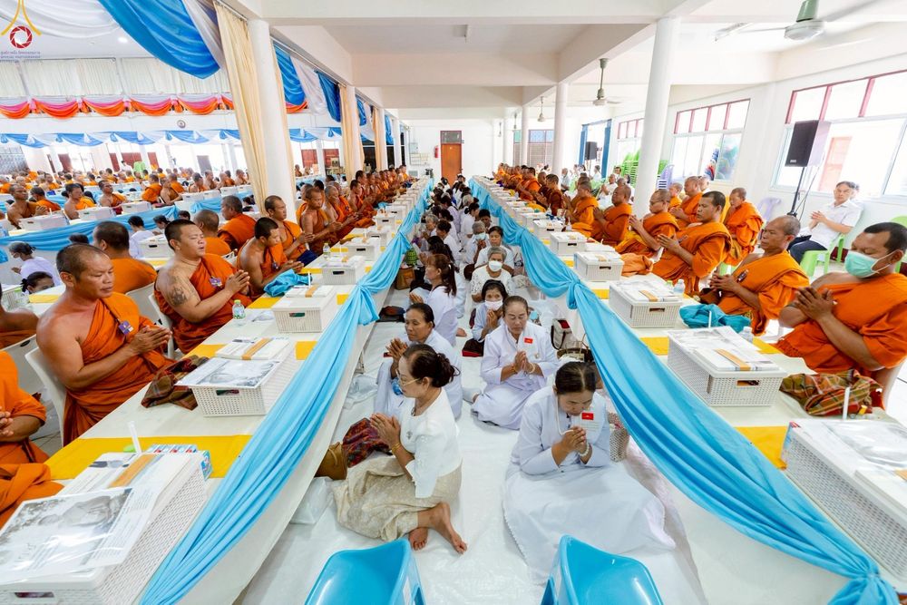 ภาพ No.233589:วันจันทร์ที่ 7 กรกฎาคม พ.ศ. 2568 จังหวัดบุรีรัมย์รวมใจ สัมมนาคณะสงฆ์ เพื่อฟื้นฟูพระพุทธศาสนา  โครงการทอดกฐินสามัคคีทั่วไทย 30,000 วัด ประจำปีพุทธศักราช 2568 และพิธีถวายมหาสังฆทาน 300 กว่าวัด โดยคณะศิษยานุศิษย์ บูชาธรรม 81 ปี หลวงพ่อธัมมชโย  ณ วัดกลาง พระ