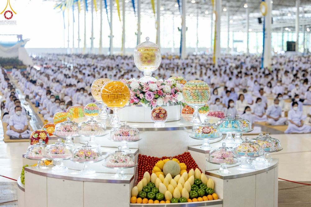 ภาพ No.86901:พิธีตักบาตร , พิธีบูชาข้าวพระ , พิธีจุดเทียนใจ ไฟนิรันดร์ อนันตชัย ในวันอาทิตย์ต้นเดือน 3 กันยายน พ.ศ. 2566 ณ วัดพระธรรมกาย