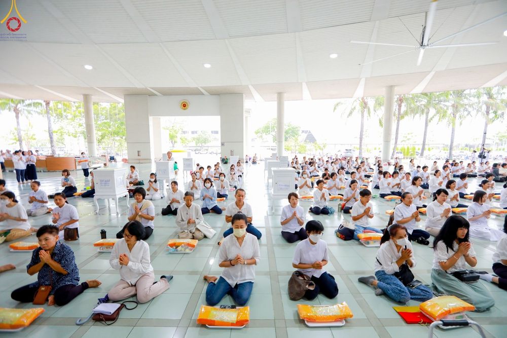 ภาพ No.136211:พิธีบุพเปตพลี ครั้งที่ 150 ร่วมอุทิศบุญให้แก่หมู่ญาติที่ล่วงลับไปแล้ว และสืบทอดอายุพระพุทธศาสนา วันอังคารที่ 7 พฤษภาคม พ.ศ. 2567 ( วันพระ แรม 14 ค่ำ เดือน 5 ) ณ หอฉันคุณยายอาจารย์ฯ วัดพระธรรมกาย