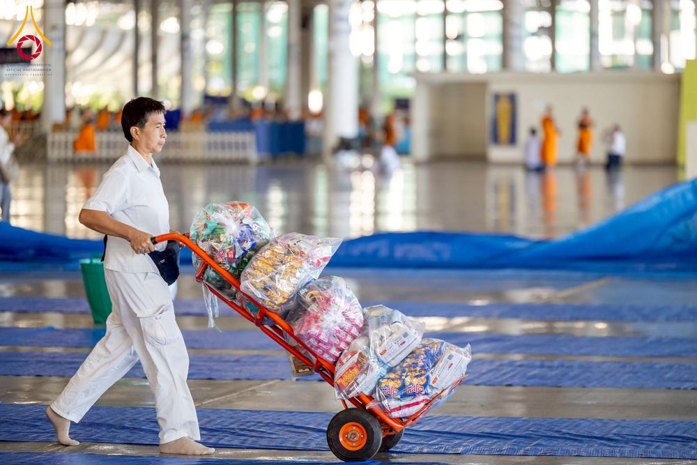 ภาพ No.277057:วันอาทิตย์ที่ 7 ธันวาคม พ.ศ. 2568 พิธีตักบาตรอาทิตย์ต้นเดือน ณ บ้านแก้วเรือนทองคุณยายฯ วัดพระธรรมกาย