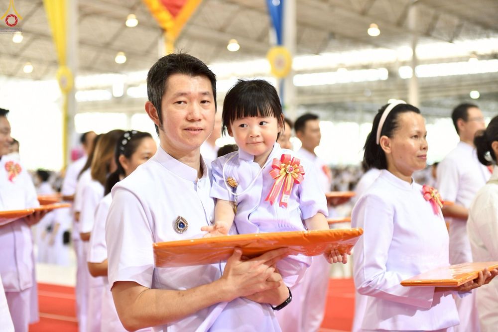 ภาพ No.251620:วันที่ 10 ตุลาคม พ.ศ. 2568 พิธีทอดผ้าป่าสมทบกฐินวัดพระธรรมกาย และสมทบกฐิน 30,000 กว่าวัดทั่วประเทศ ครั้งที่ 3 ณ สภาธรรมกายสากล วัดพระธรรมกาย