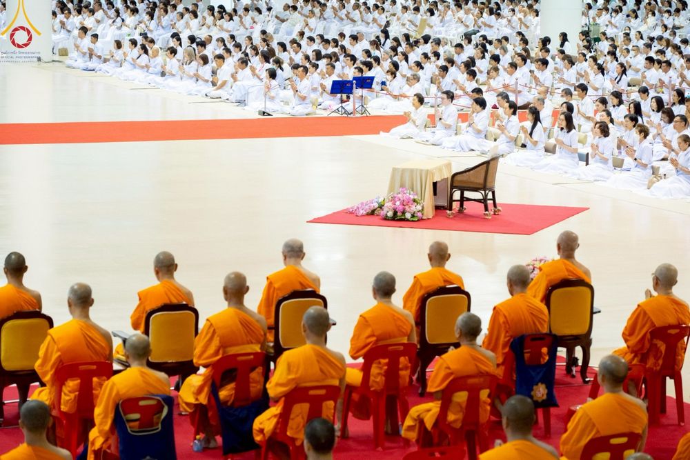 ภาพ No.222830:วันอาทิตย์ต้นเดือนที่ 4 พฤษภาคม พ.ศ. 2568 พิธีบูชาข้าวพระ ณ สภาธรรมกายสากล วัดพระธรรมกาย