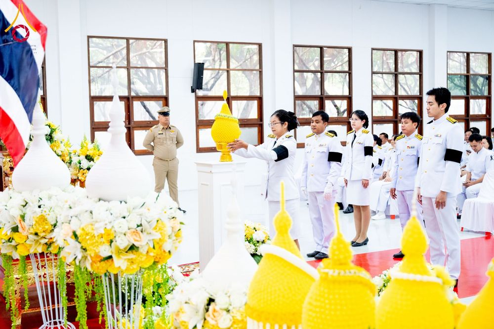 ภาพ No.276077:วันที่ 5 ธันวาคม พ.ศ. 2568 พสกนิกรอำเภอคลองหลวง พร้อมใจบำเพ็ญกุศลอุทิศถวาย “ในหลวงรัชกาลที่ 9” น้อมรำลึกในพระมหากรุณาธิคุณ เนื่องในวันคล้ายวันพระบรมราชสมภพ วันชาติ และวันพ่อแห่งชาติ ณ อาคารปลูกศรัทธา 2 วัดพระธรรมกาย อำเภอคลองหลวง จังหวัดปทุมธานี